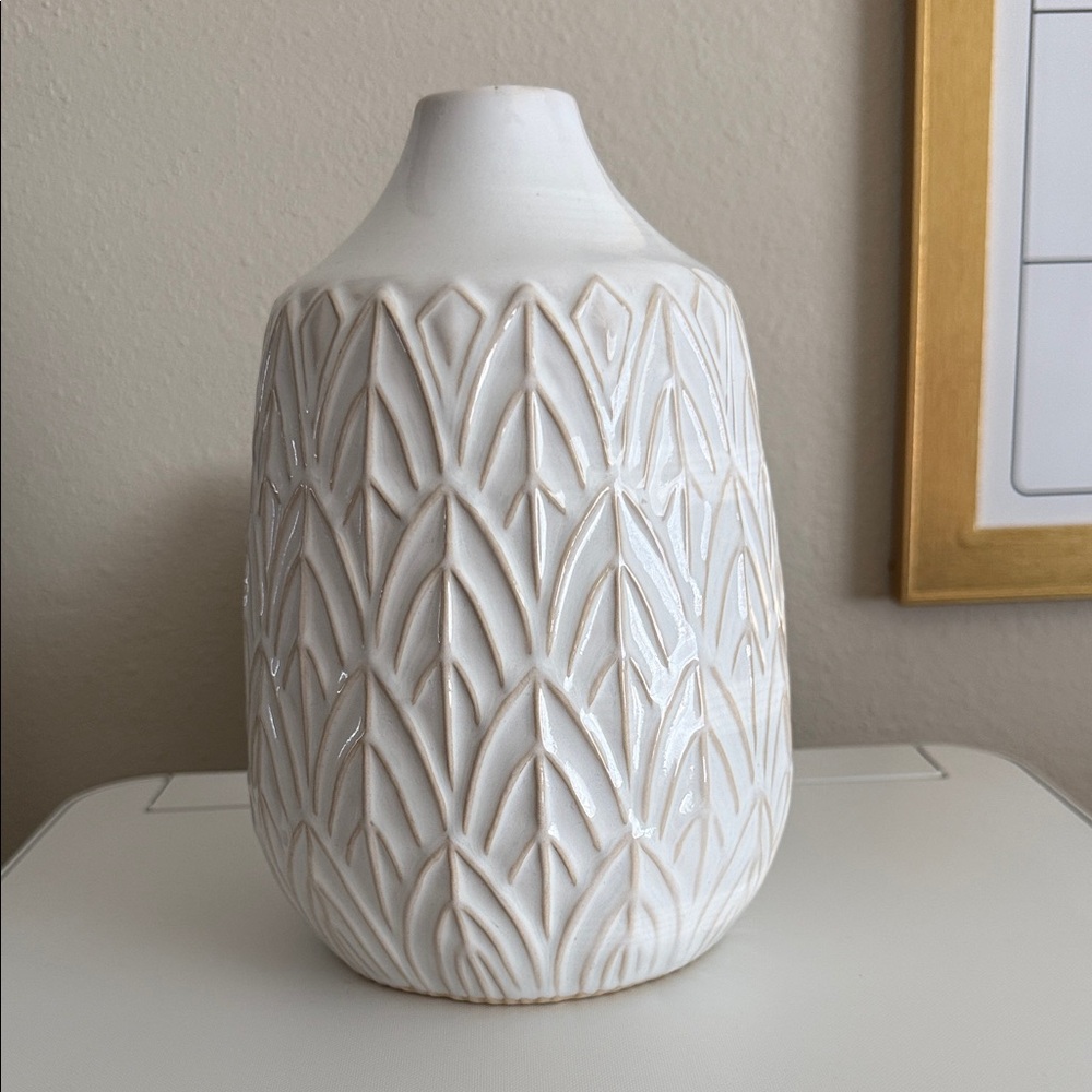 HD Designs Crescent Cove Vase